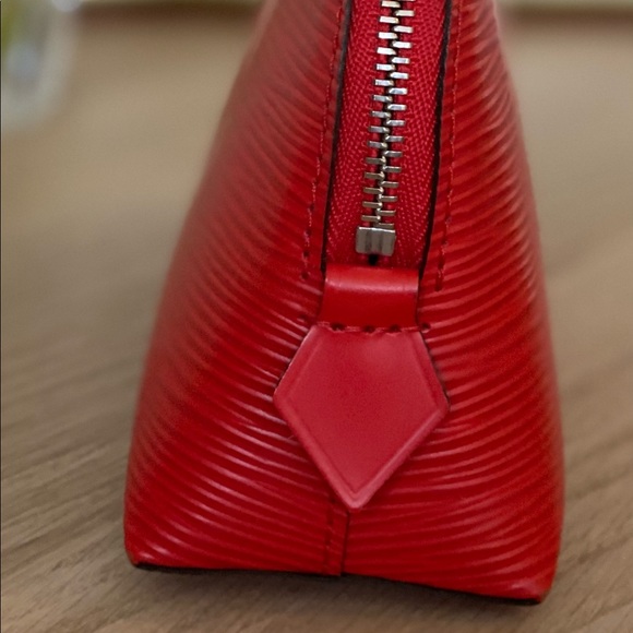 SOLD Louis Vuitton Pochette Cosmetique EPI Leather Red - Picture 3 of 13